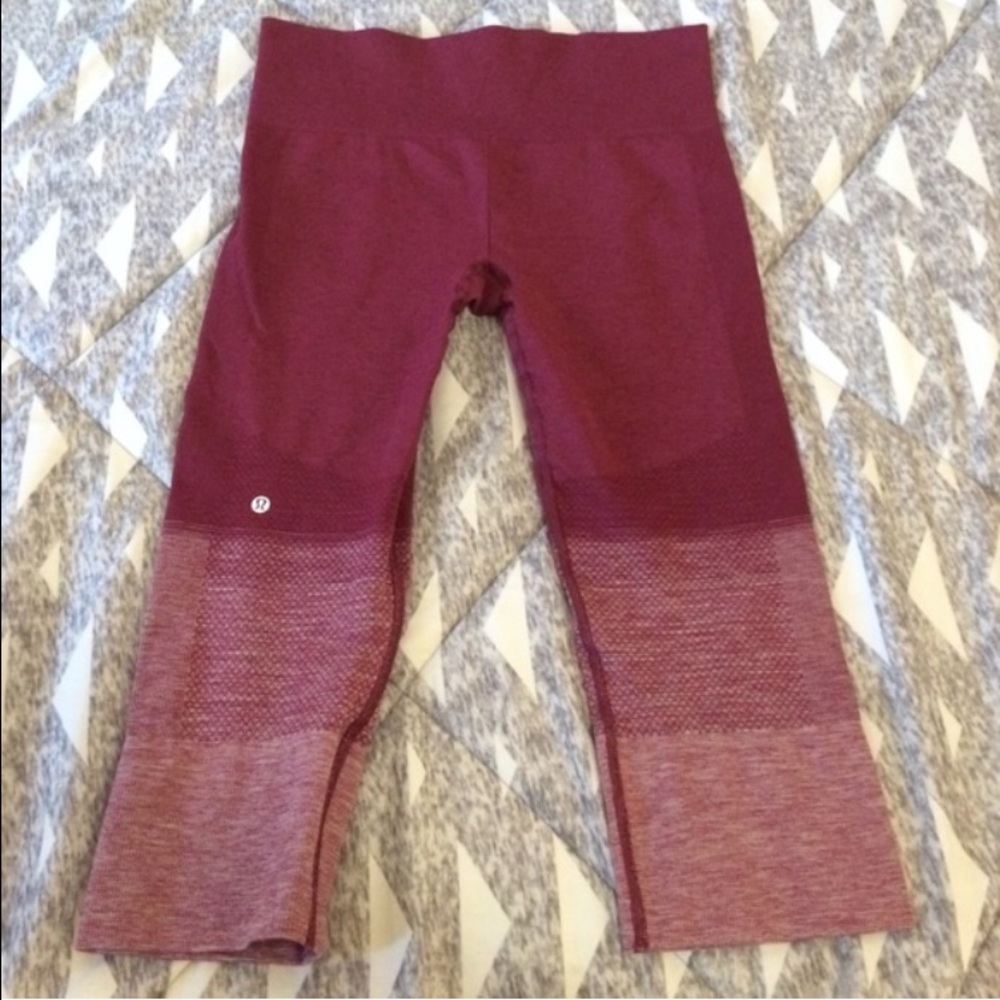 Lululemon cropped (7/8) leggings.