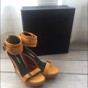 BELSTAFF platform sandal w/ box