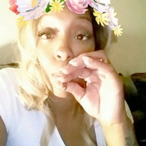 Meet your Posher, Tekia