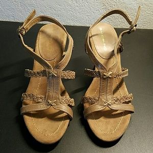 Tan heeled sandal size 5.5