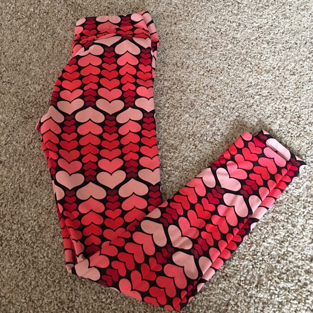 LuLaRoe Valentine's Day leggings in one size!