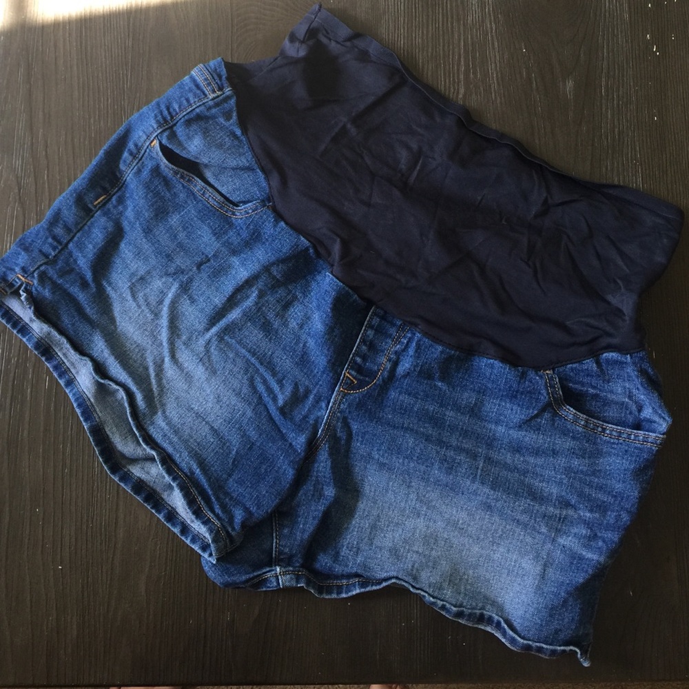 Old Navy Full Panel Maternity Shorts