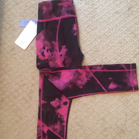 Pink and Black Lulu lemon capris - Picture 2 of 4