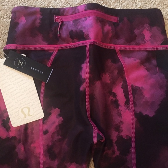 Pink and Black Lulu lemon capris - Picture 3 of 4