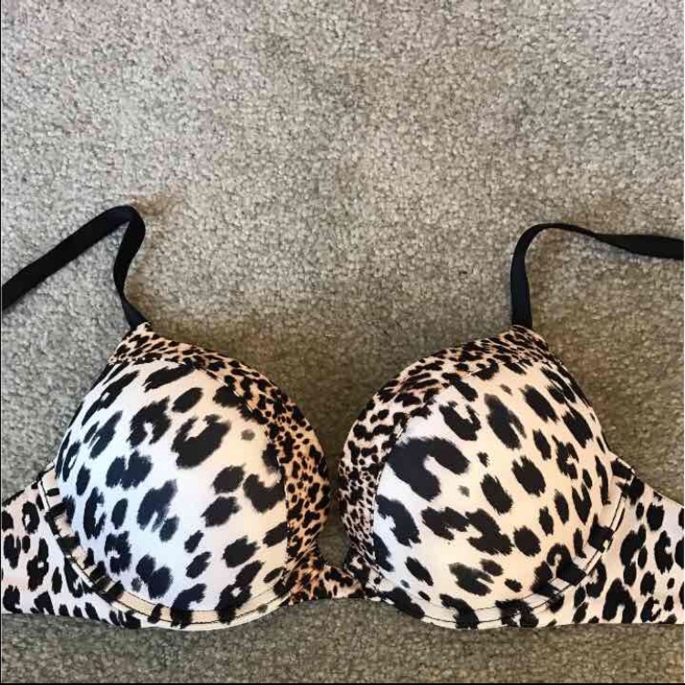 Victoria's Secret Bombshell Bra 32B - NEW