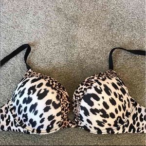 Victoria's Secret Bombshell Bra 32B - NEW