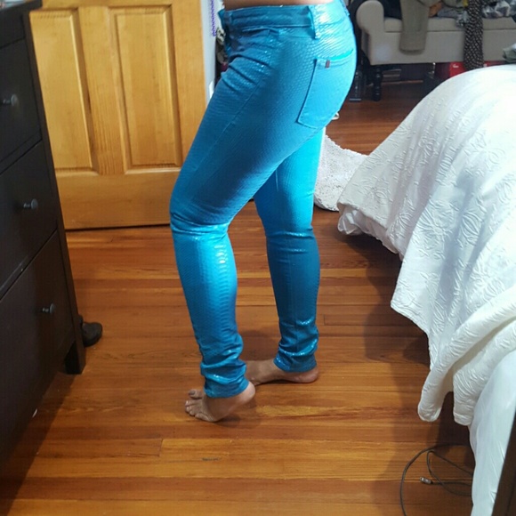 Embossed jeans - Picture 2 of 4