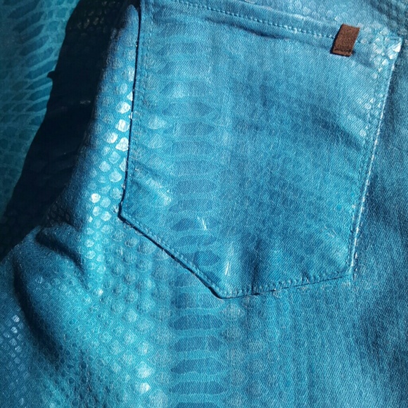 Embossed jeans - Picture 4 of 4