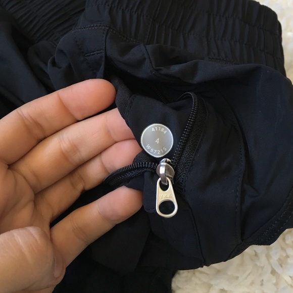 (4). Lululemon dog runner pants black - Picture 4 of 4