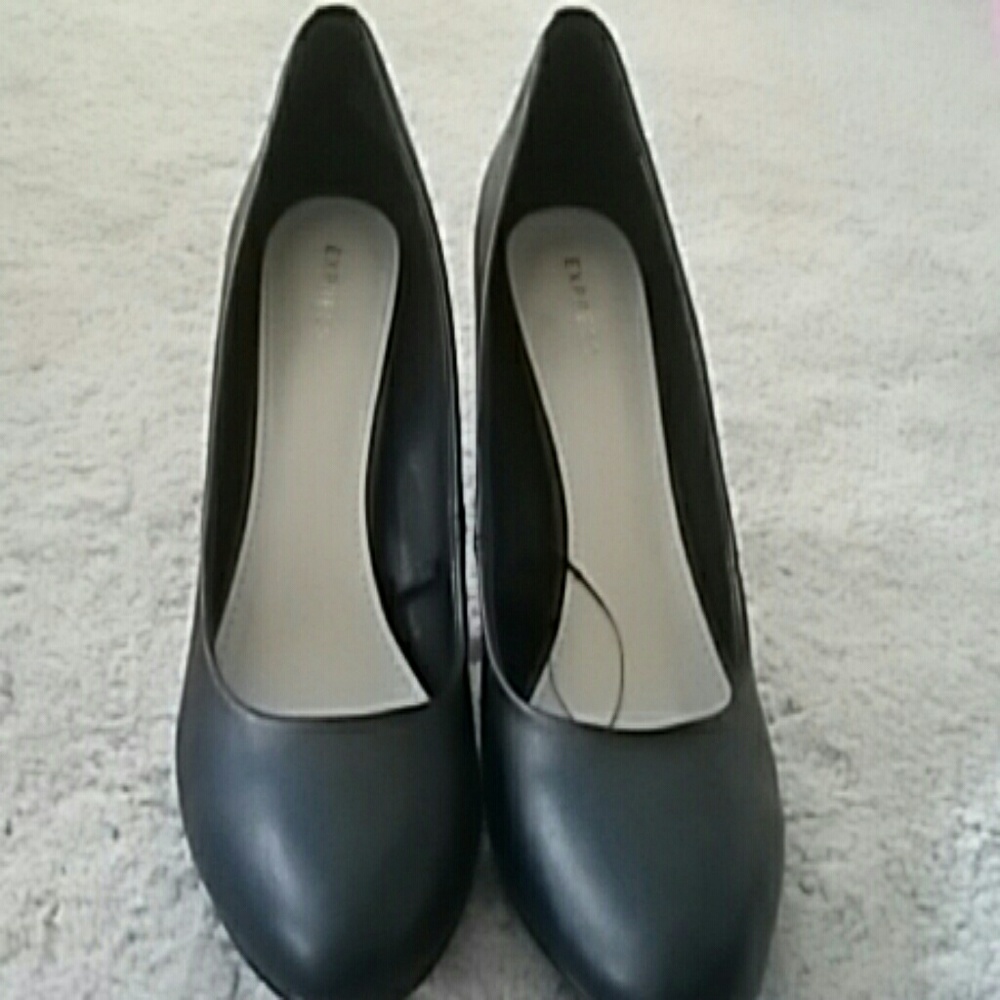 Sale!! Express Pumps Size 8
