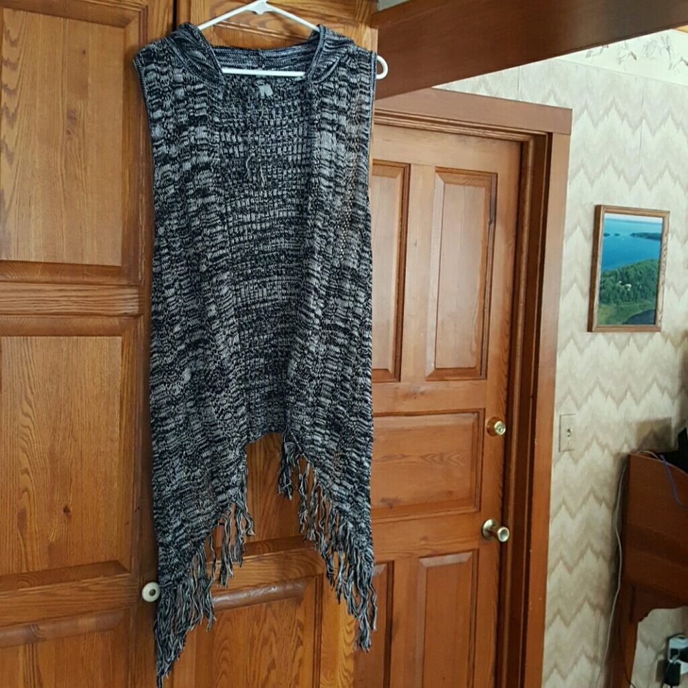 Sleeveless hooded sweater