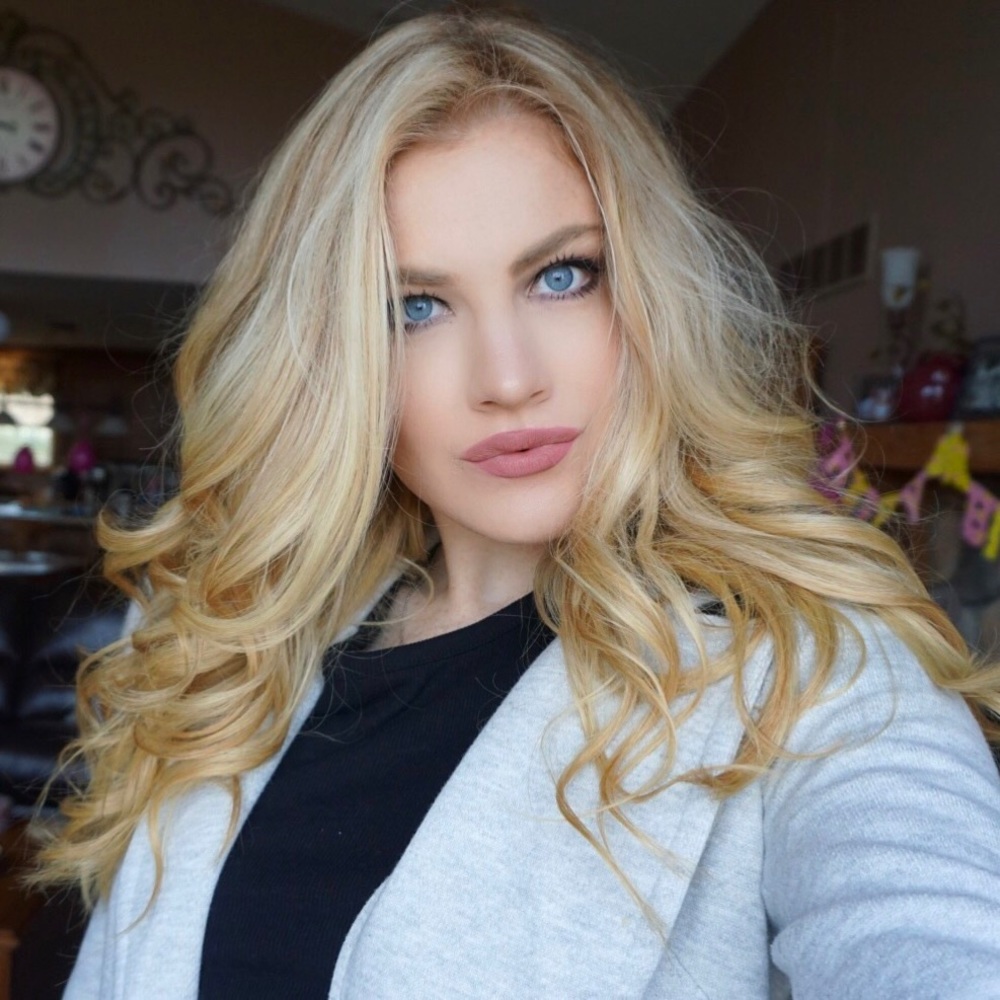 Meet your Posher, Kayla