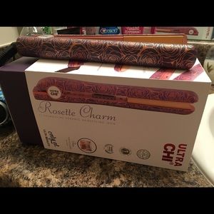 Ultra Chi 1' Rosette Charm Iron