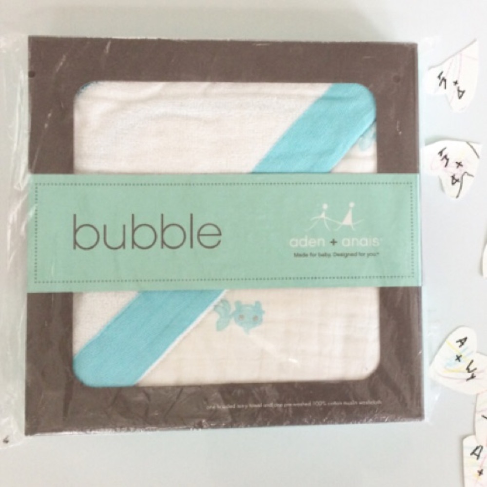 New in box Aden and anais bubble hooded towel set
