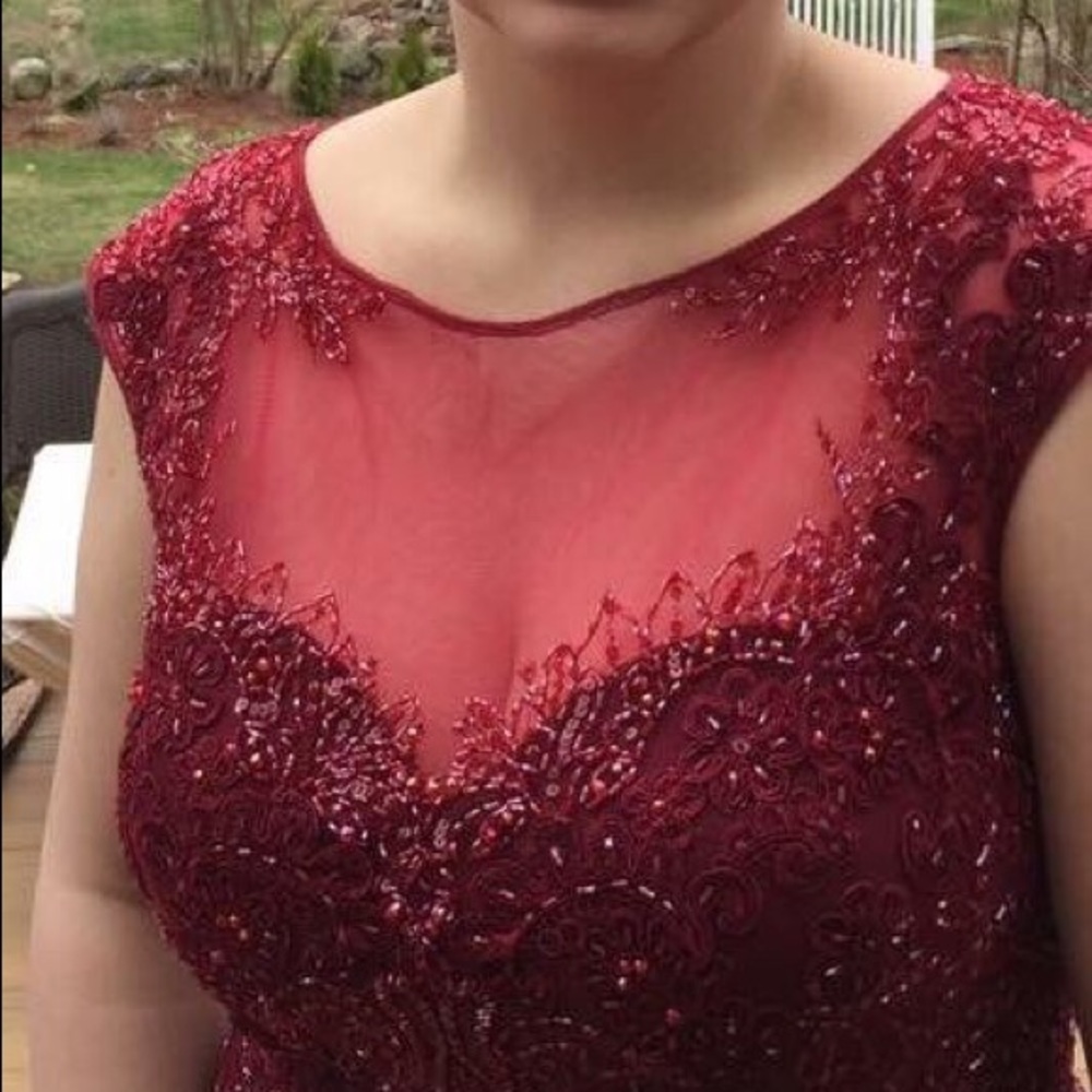Beautiful burgundy size 14 prom dress