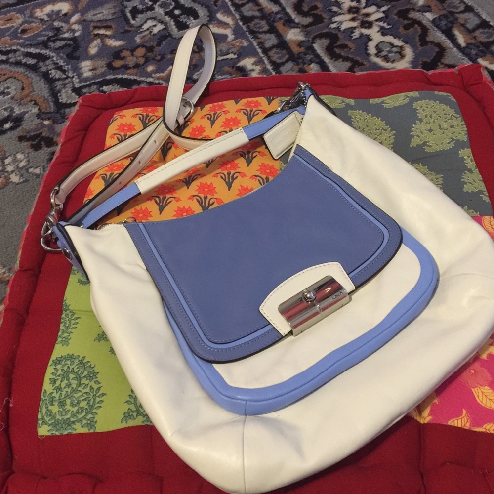 Leather Coach Shoulderbag. Unusual!