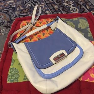 Leather Coach Shoulderbag. Unusual!