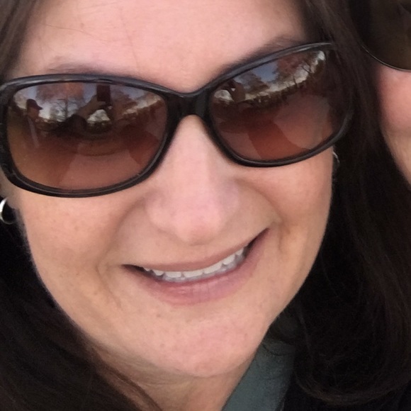 Meet your Posher, Tracy - Picture 1 of 1