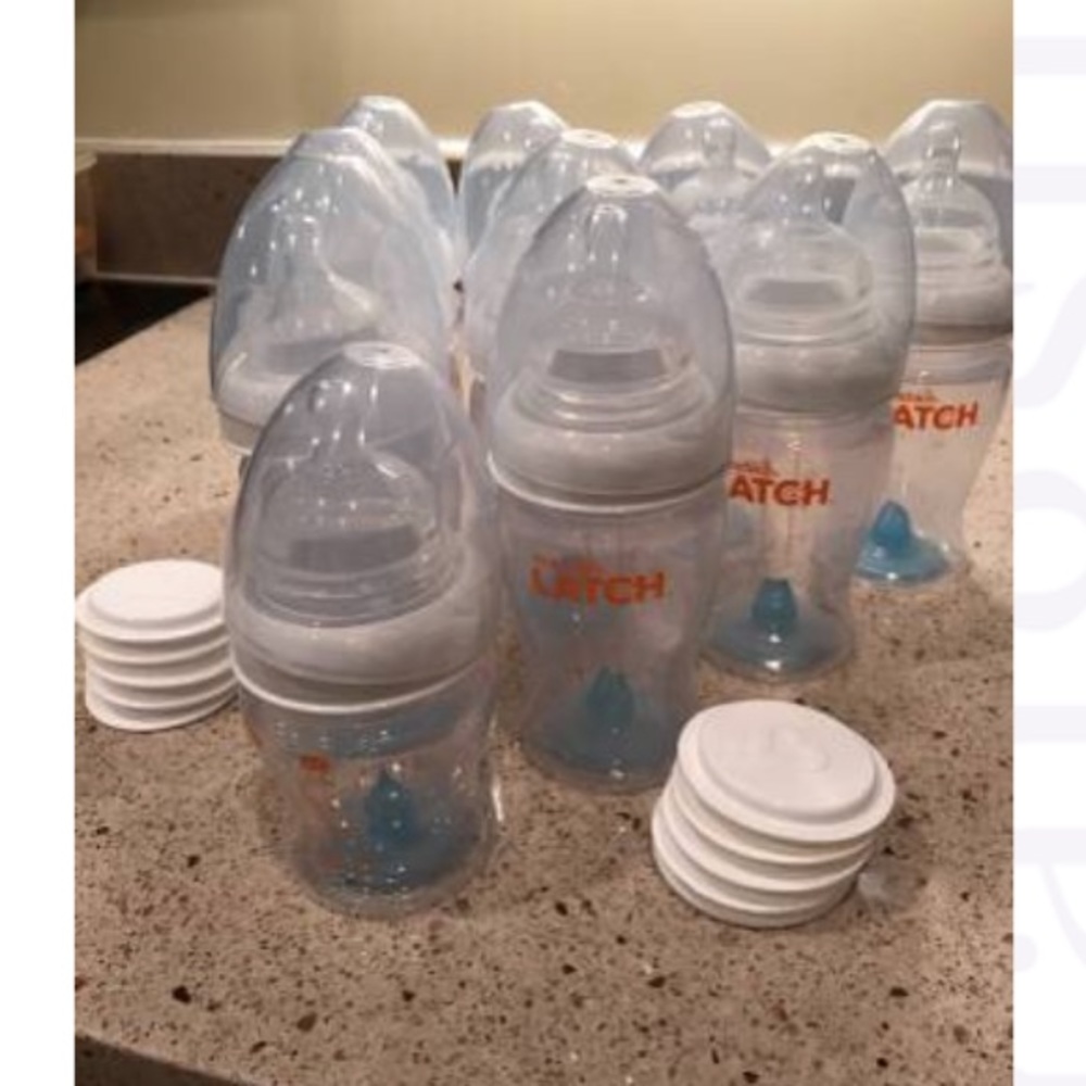 9 Munchkin Latch Bottles EUC