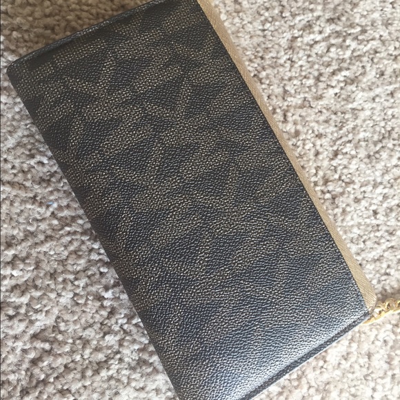 Micheal Kors - Picture 2 of 2