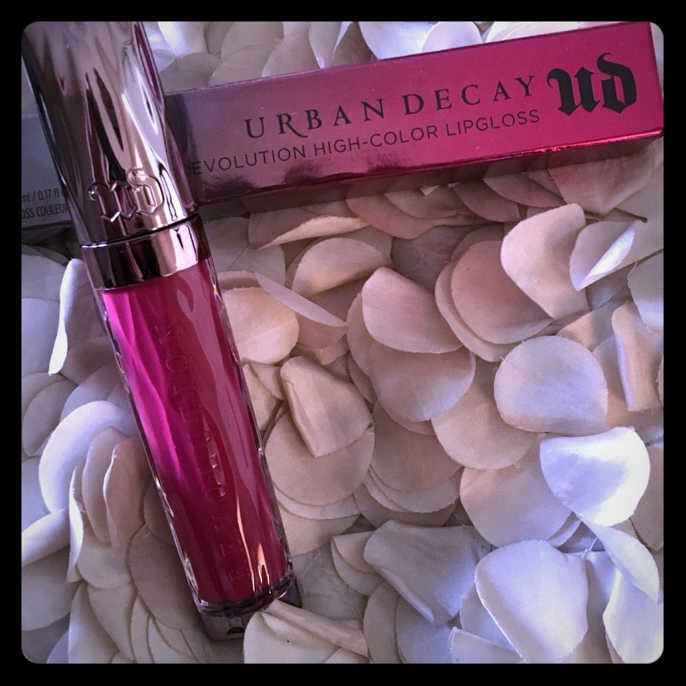 Urban Decay Revolution Lipgloss Quiver
