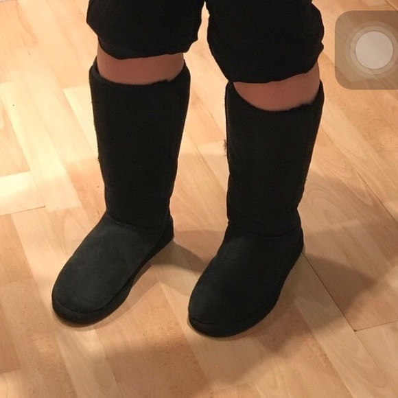 black uggs turning feet black black uggs turning feet black