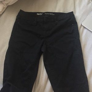 BRAND NEW Black Mid-Rise Jegging