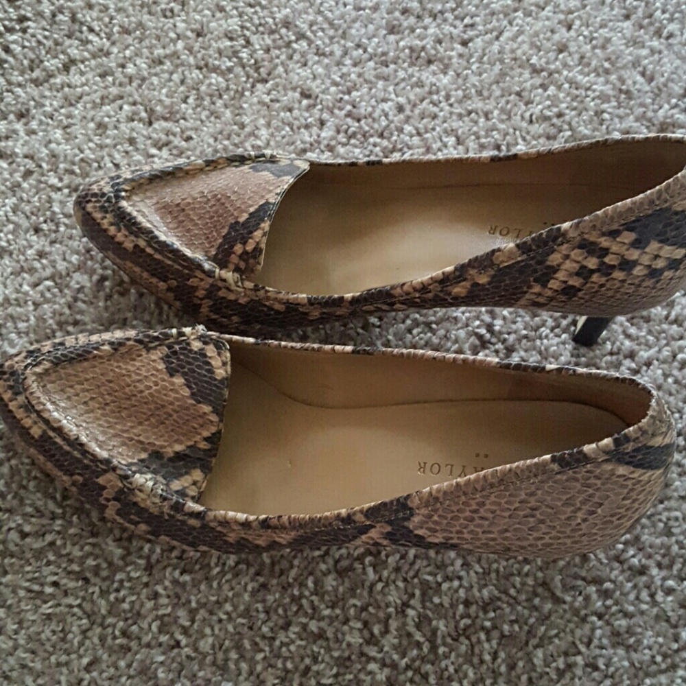 Ann Taylor snakeskin pumps