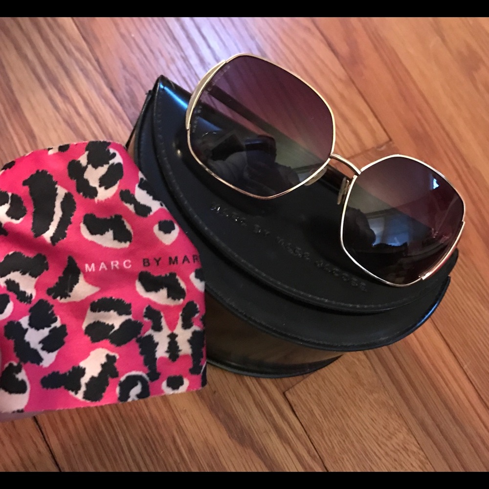 Marc Jacobs Sunglasses in Case w/wipe