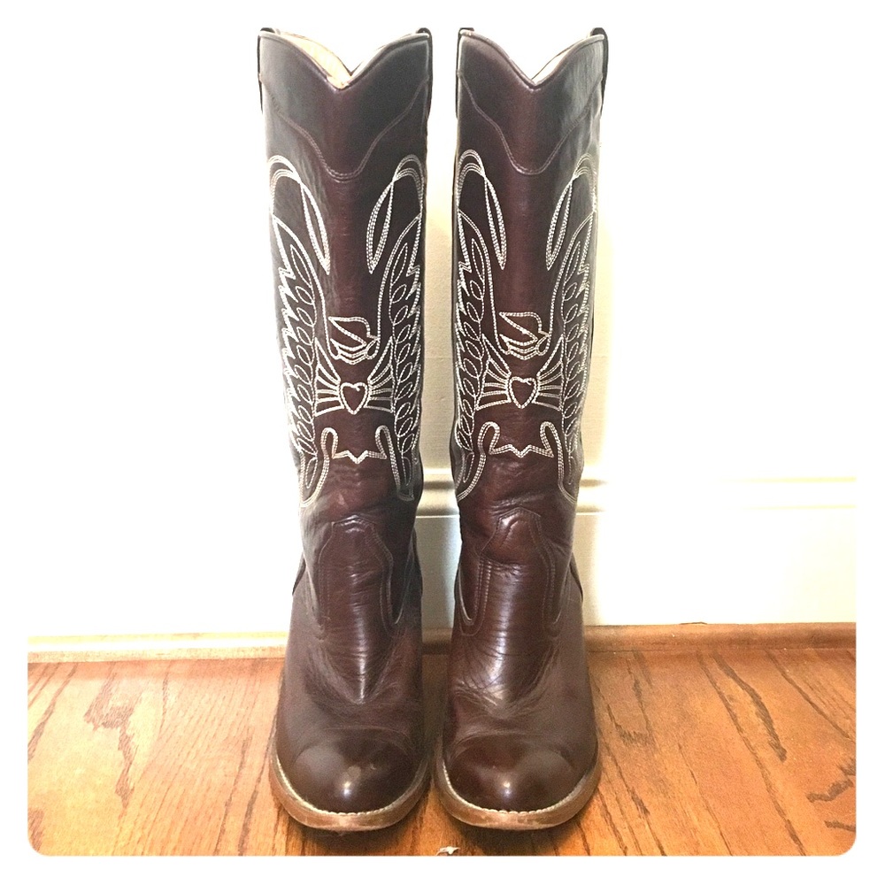 Gorgeous tall leather cowboy boots!