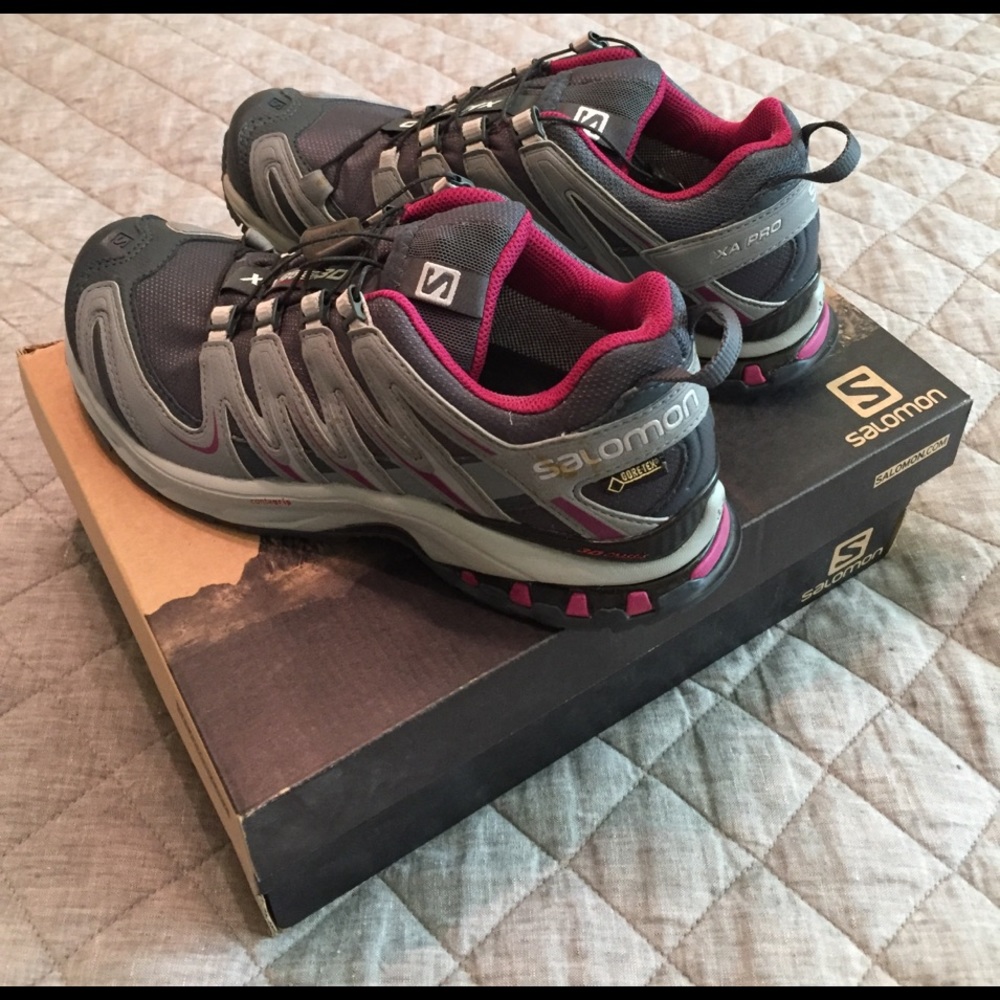 Salomon hiking shoes NWOT