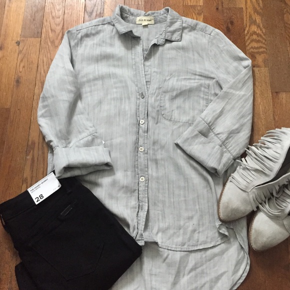 cloth & stone Tops - Cloth & Stone gray chambray shirt S