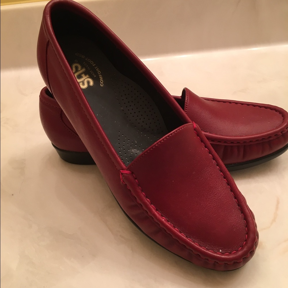 Women's SAS 7 1/2M Red Loafer