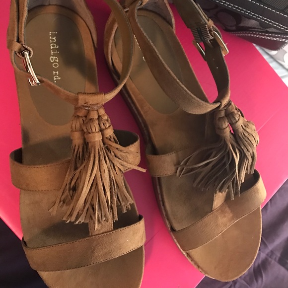 Sandals - Picture 2 of 3
