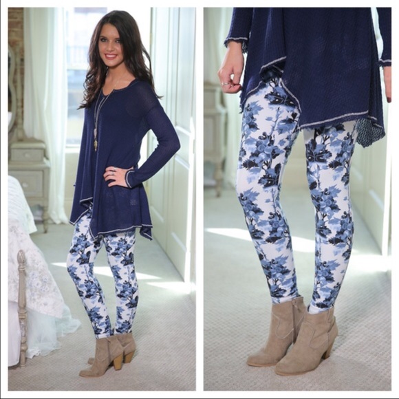 NWT INFINITY RAINE SOFT BRUSHED KNIT LEGGINGS. OS - Picture 1 of 2