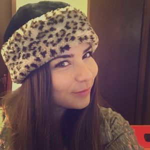 Winter hat (black and leopard print)