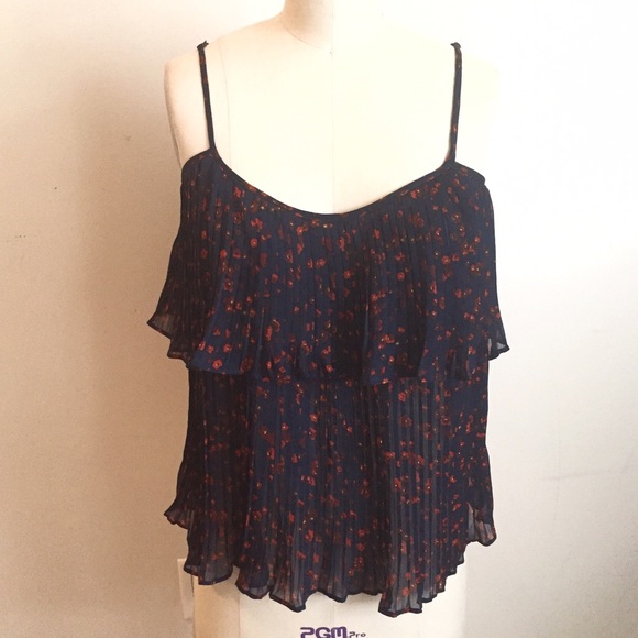 Free Bird Tops - Boho Chic Pleated Flounce Top!