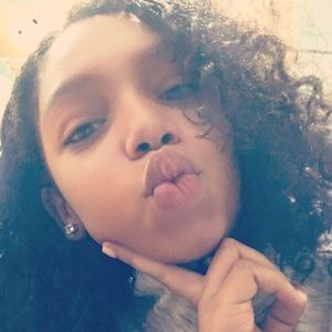 Meet your Posher, Sanaa