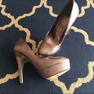 Metallic platform heels