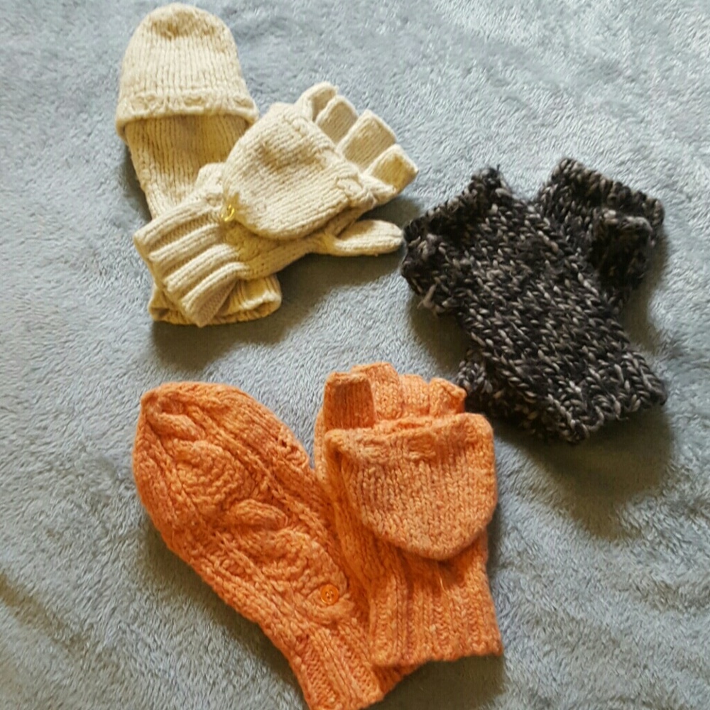 *SOLD*Ae Knitted mitten bundle