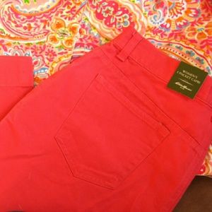 Eddie Bauer Jeans - NWT Eddie Bauer 5-Pocket Capri jeans Eddie Bauer Jeans - NWT Eddie Bauer 5-Pocket Capri jeans