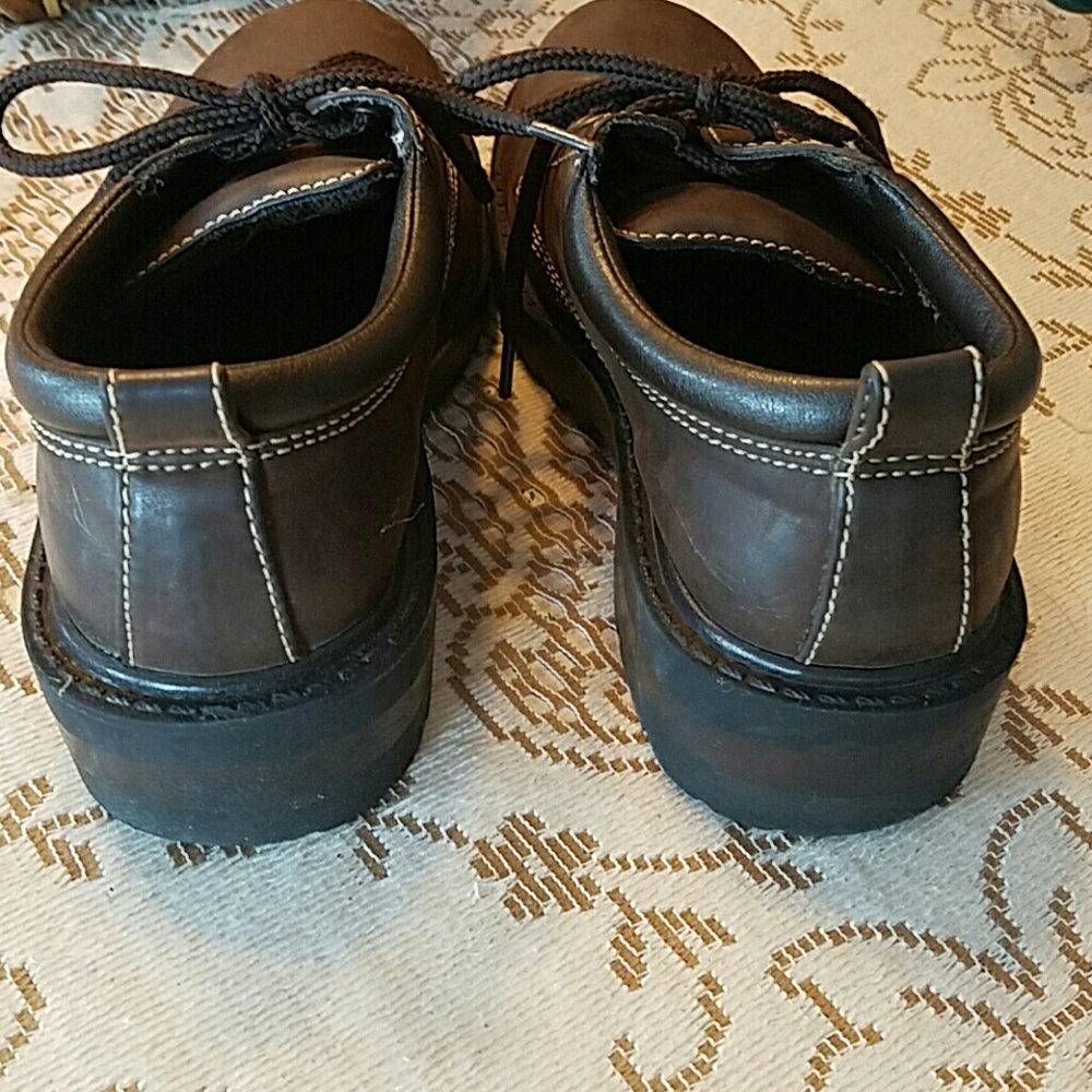 SHOES - Picture 3 of 4