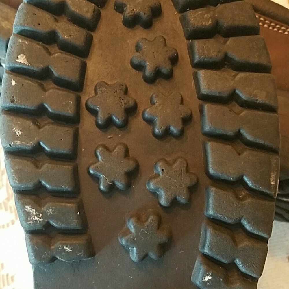 SHOES - Picture 4 of 4