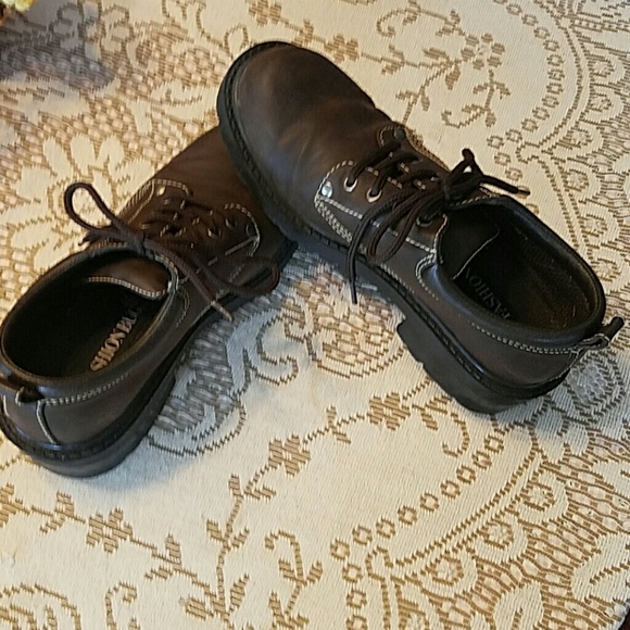 SHOES - Picture 2 of 4