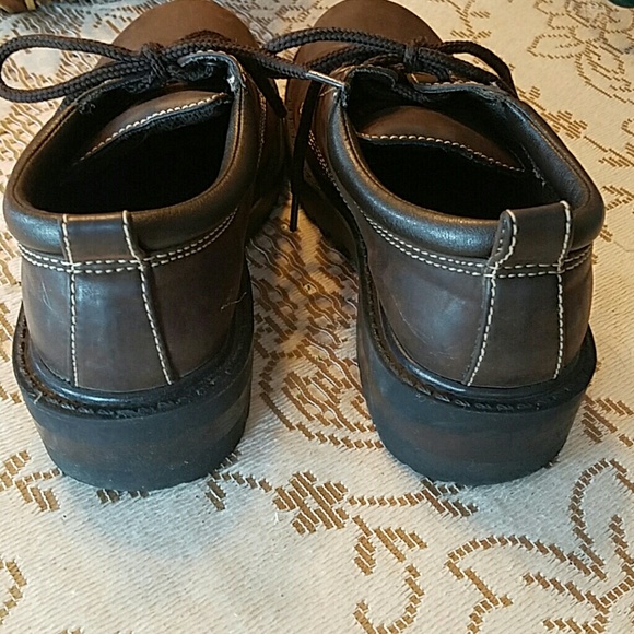 SHOES - Picture 3 of 4