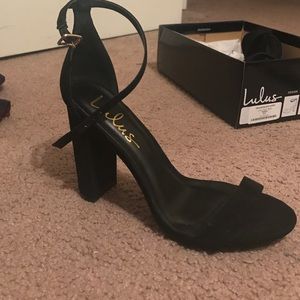 Lulu Taylor black heels
