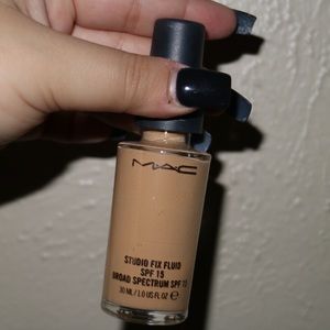 MAC studio fix foundation
