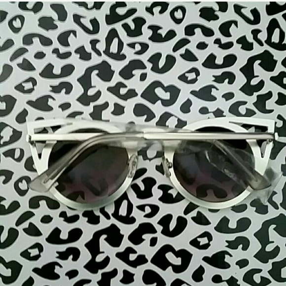 **LAST PAIR** Cat Eye Sunglasses - Picture 3 of 5