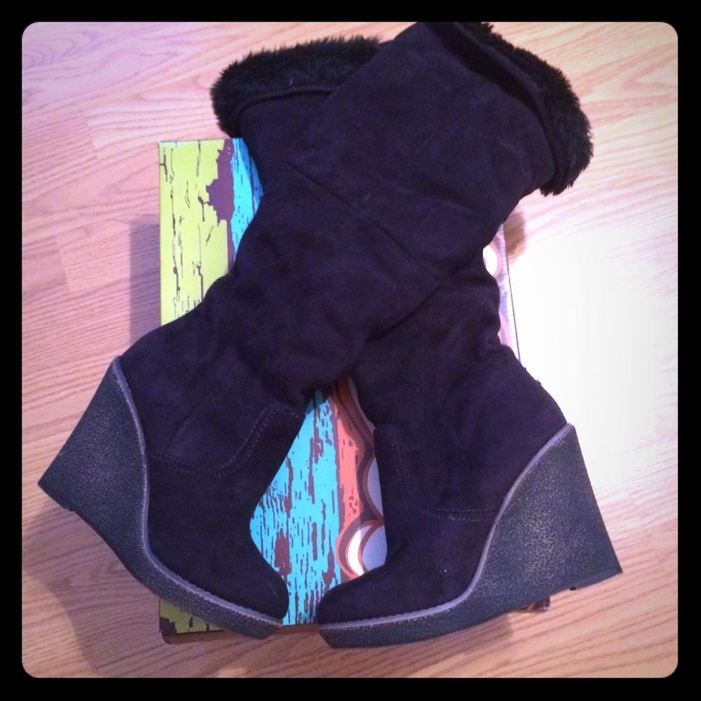 Black suede wedge boots