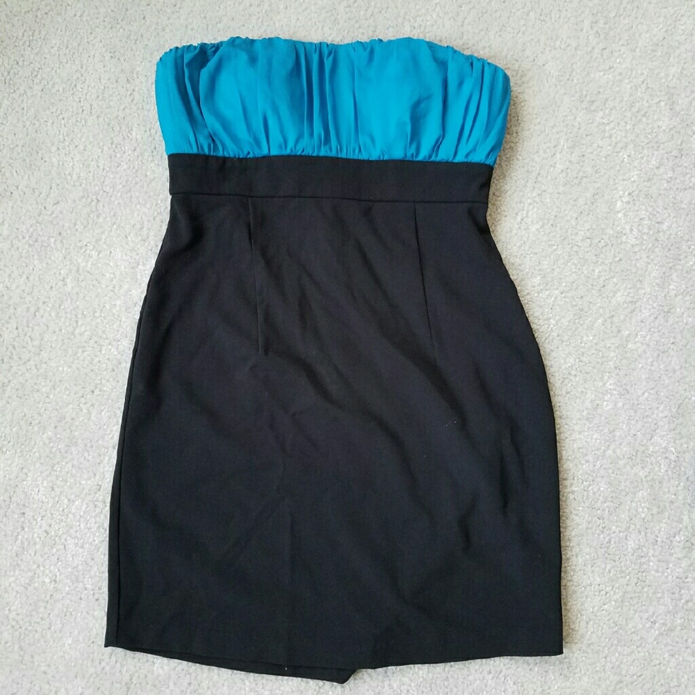 🔴black and turquoise dress